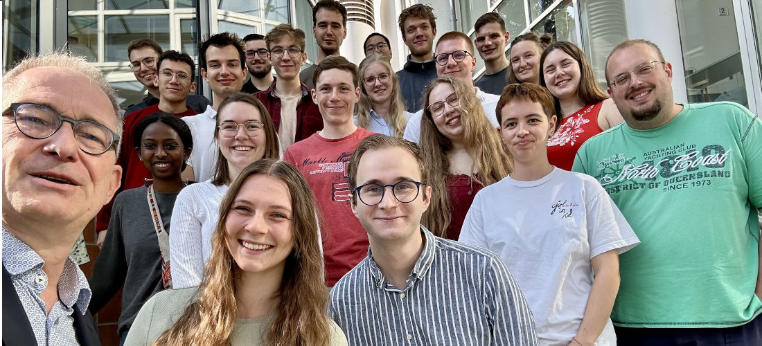 Gruppenfoto der Mitglieder des Studierendenparaments 2024/25